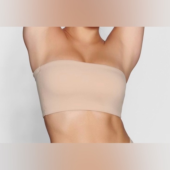 SKIMS Other - NWT Skims fits everybody bandeau bra